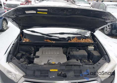 2013 Toyota Highlander Se V6 z USA, uszkodzony, nr VIN 5TDBK3EH2DS200383